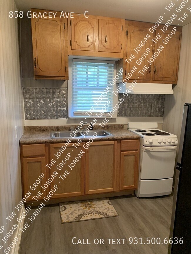 Building Photo - 858 Gracey Ave