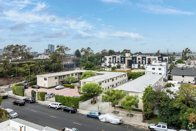 Context - 2419 S Ridgeley Dr