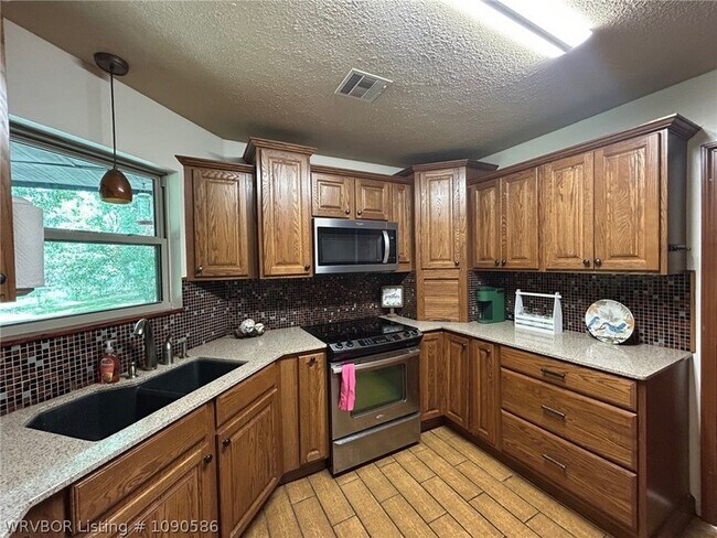 Building Photo - 17793 Orchard Ln