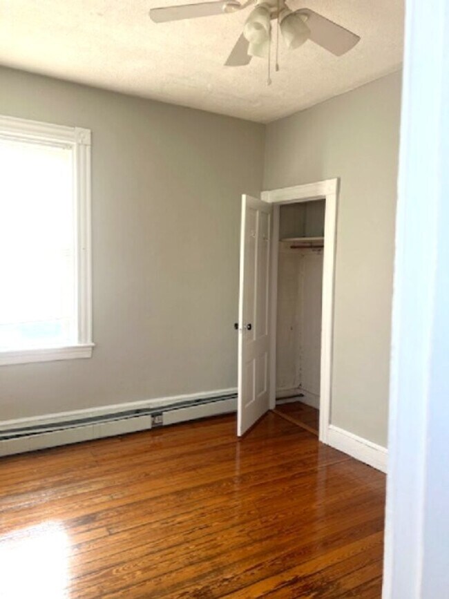 Building Photo - 35 Gloucester St