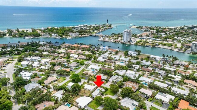 Building Photo - 2616 NE 26th Terrace