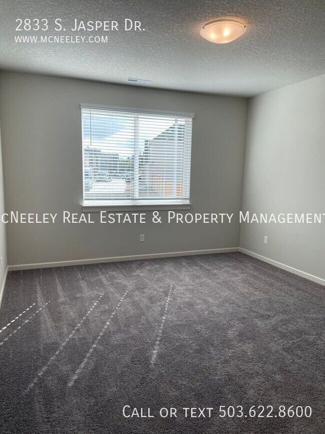 Building Photo - 2833 S Jasper Dr