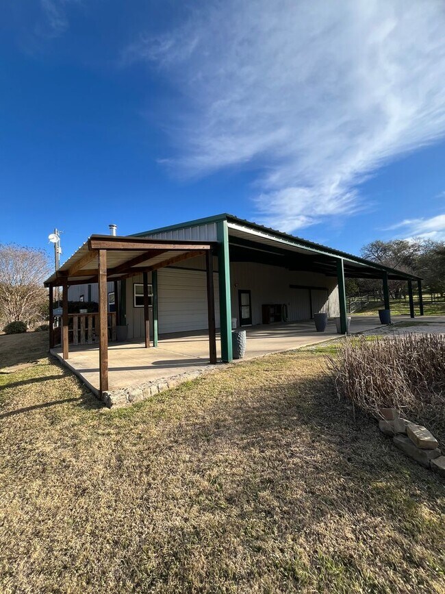 Building Photo - Horse Property - POOL - Country living at ...