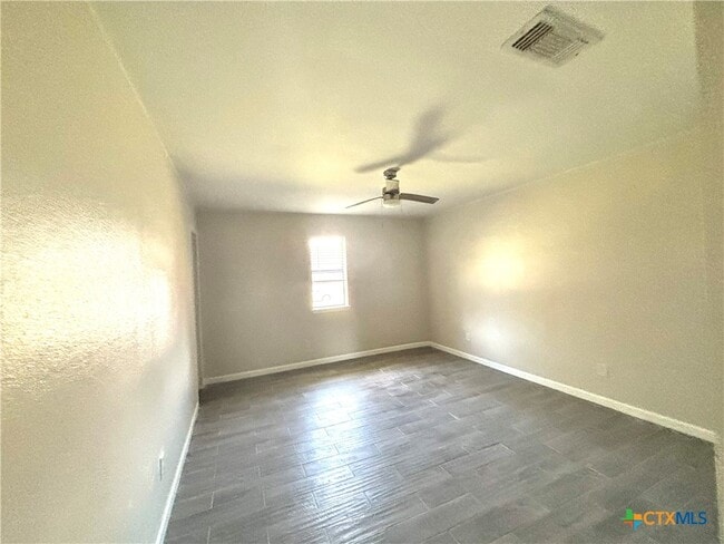 Building Photo - 105 Tangerine Dr