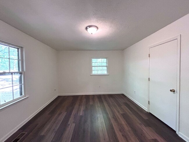 Building Photo - Private Wooded Retreat in Gainesville | 3 Bed | 2 Bath | Unfinished Basement
