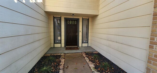 Building Photo - 16755 Maplemont Dr