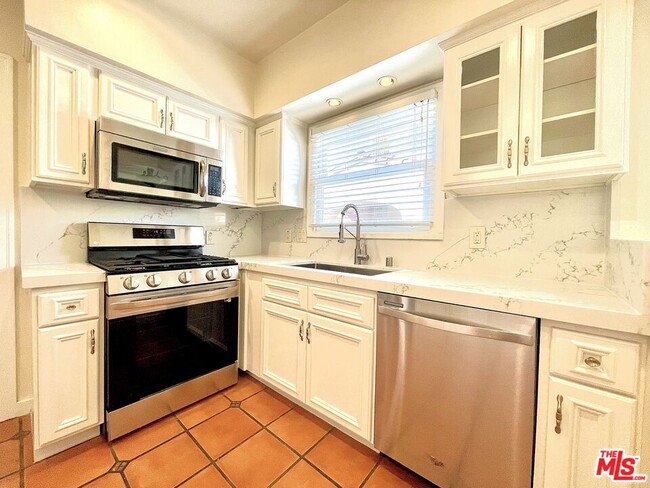 Building Photo - 848 S Curson Ave