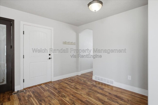 Building Photo - 2106 E Sunnyvale Dr