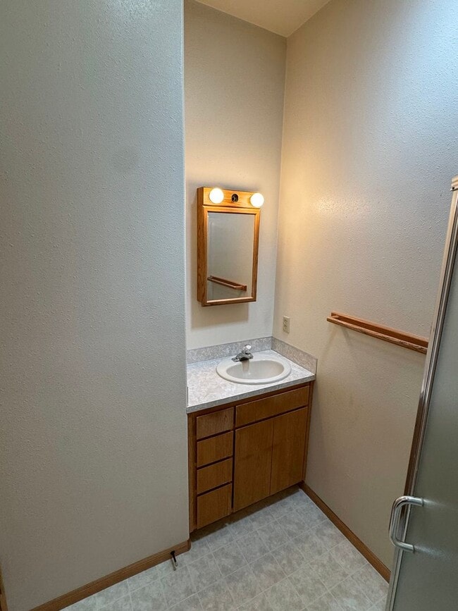 Building Photo - 3 Bedroom Home in College Hill Neighborhood