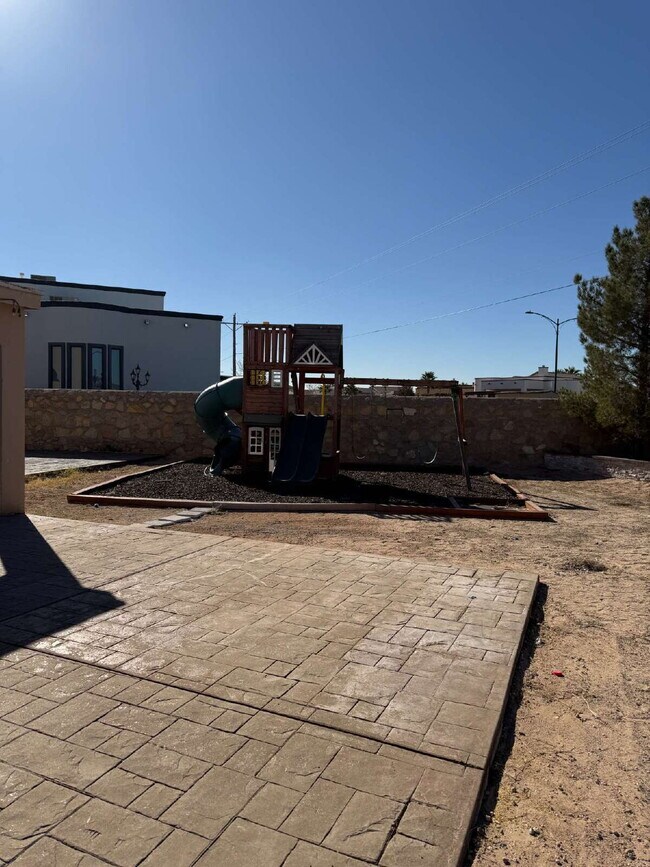 Building Photo - 3045 Woodhead