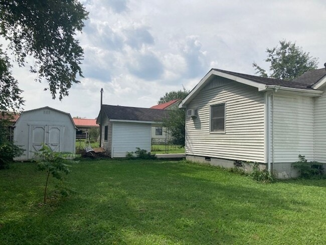 Building Photo - Murfreesboro 1250 SF, 3BR/1.5BA near downtown Murfreesboro