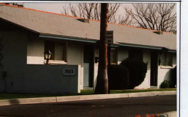 Building Photo - Casa La Jolla