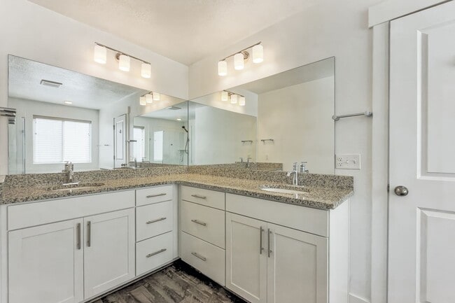 Building Photo - Spacious 4 Bed, 3.5 Bath Pet-Friendly Home with Central Air & 2-Car Garage! - Available NOW!