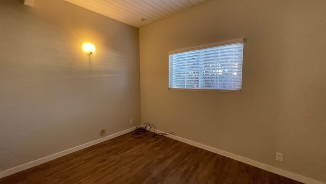 Building Photo - 1213 Otis Dr