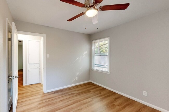 Building Photo - Charming 2-Bedroom Cottage with Big Backyard