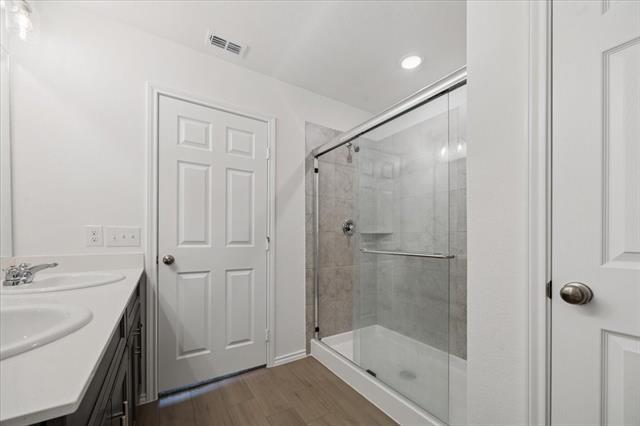 Building Photo - 2424 Castlebar Dr