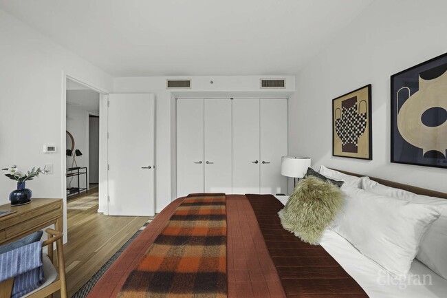 Building Photo - 18 W 48th St