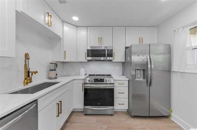 Building Photo - 2700 Bayshore Blvd