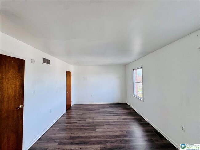 Building Photo - 235 Vista Dr