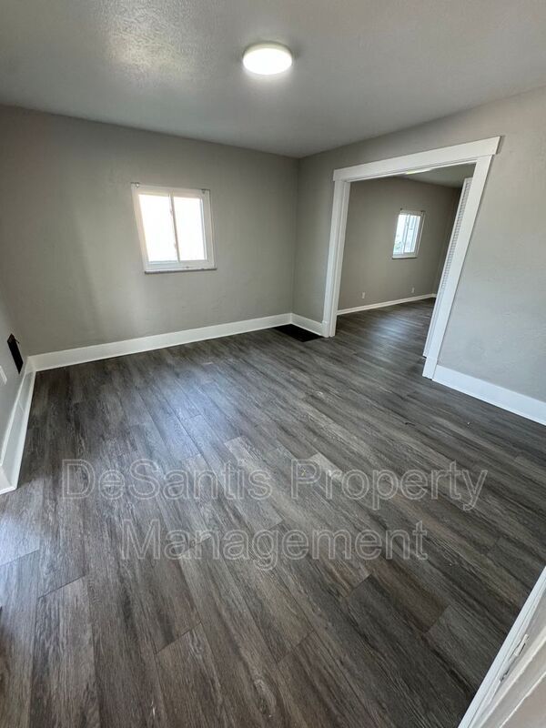 Building Photo - 718 Ridge Ave
