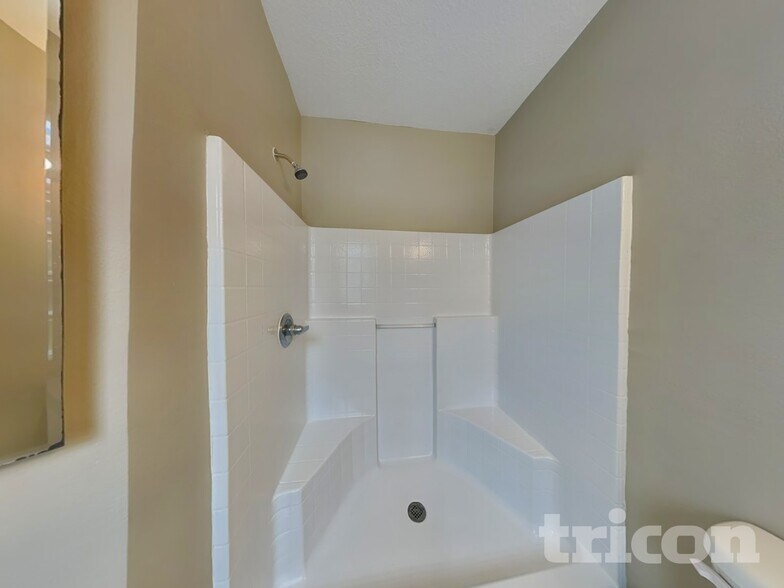 Building Photo - 435 Maple Pointe Dr