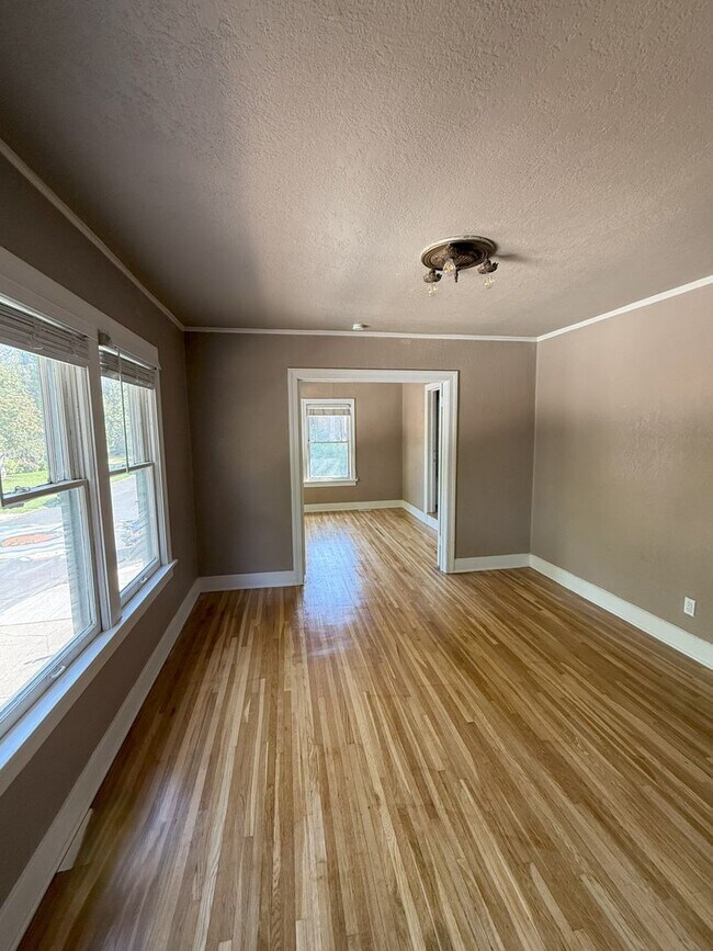 Building Photo - 1000-1003 W 25th Ave