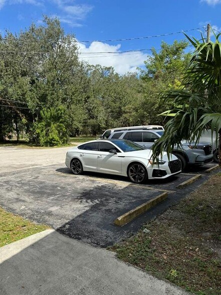 Building Photo - 3970 SW 58th St