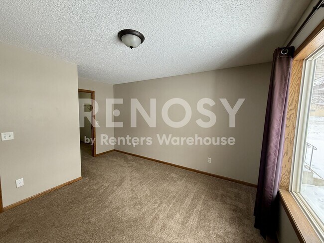 Building Photo - 6762 Gretchen Ct N