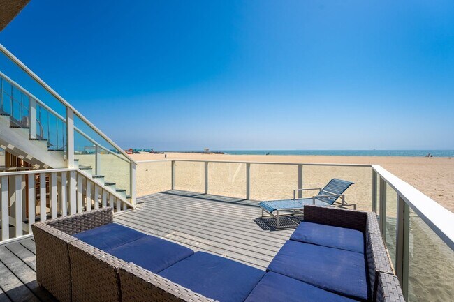Building Photo - 5 Bedroom + 4 Bathroom Home  | Ocean Opulence | Furnished Monthly Rental