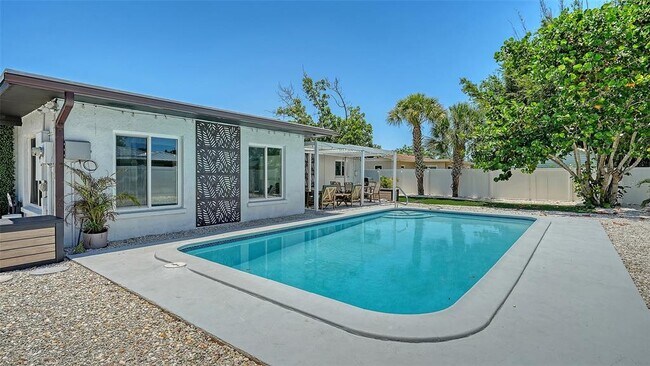 Building Photo - 1302 Mango Ave