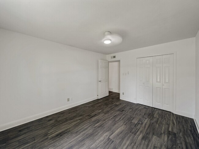 Building Photo - 1121 Bass Dr