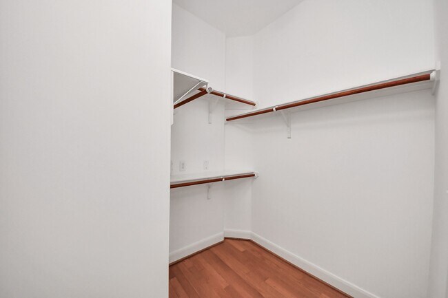 Building Photo - 1010 Rosine St