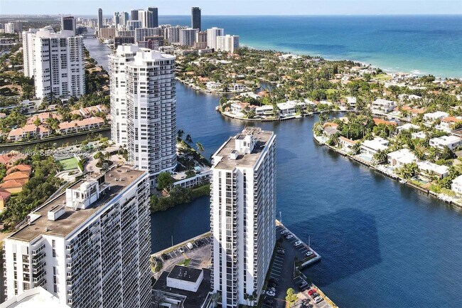 Building Photo - 20515 E Country Club Dr