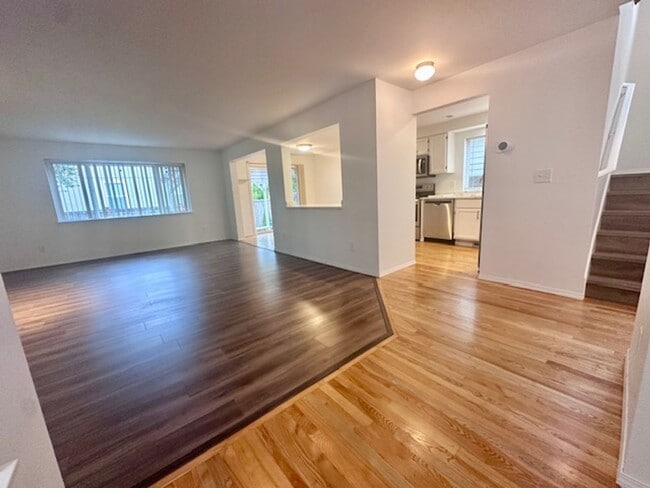 Building Photo - Spacious 4 bedroom - Ready Now