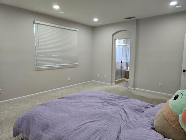 Building Photo - Big beautiful Home for rent in Visalia, Ca