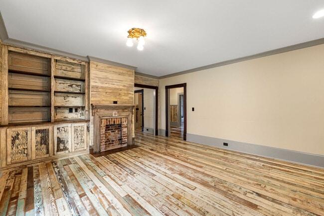 Building Photo - 479 W Park St