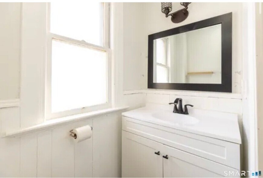 Building Photo - 20 Pleasant St