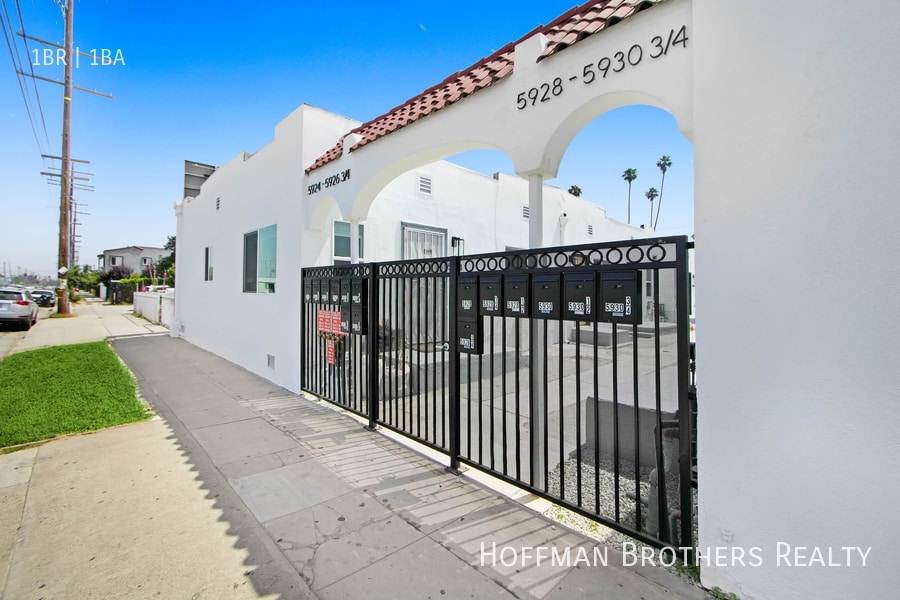 Building Photo - 5924 S Hoover St