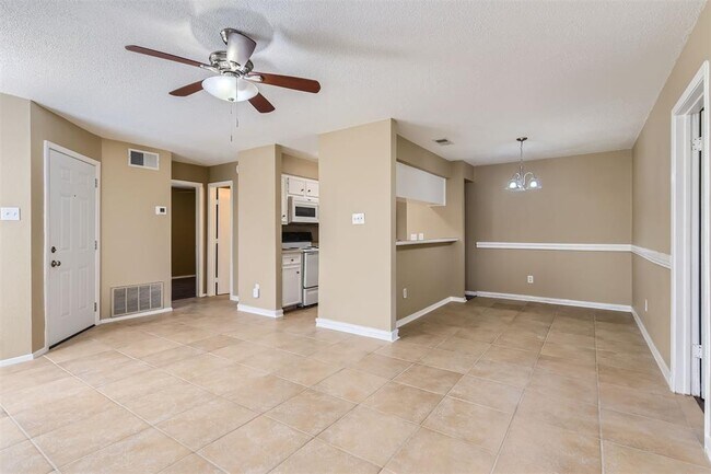 Building Photo - 10616 Mellow Meadow Dr