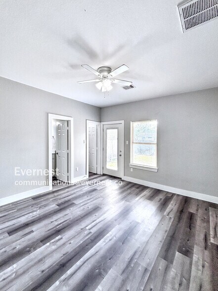 Building Photo - 9306 Bean St