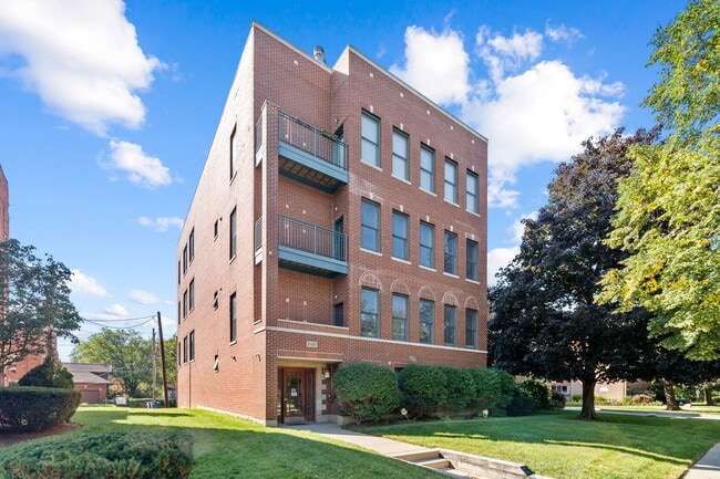 Primary Photo - 140 Ridge Ave