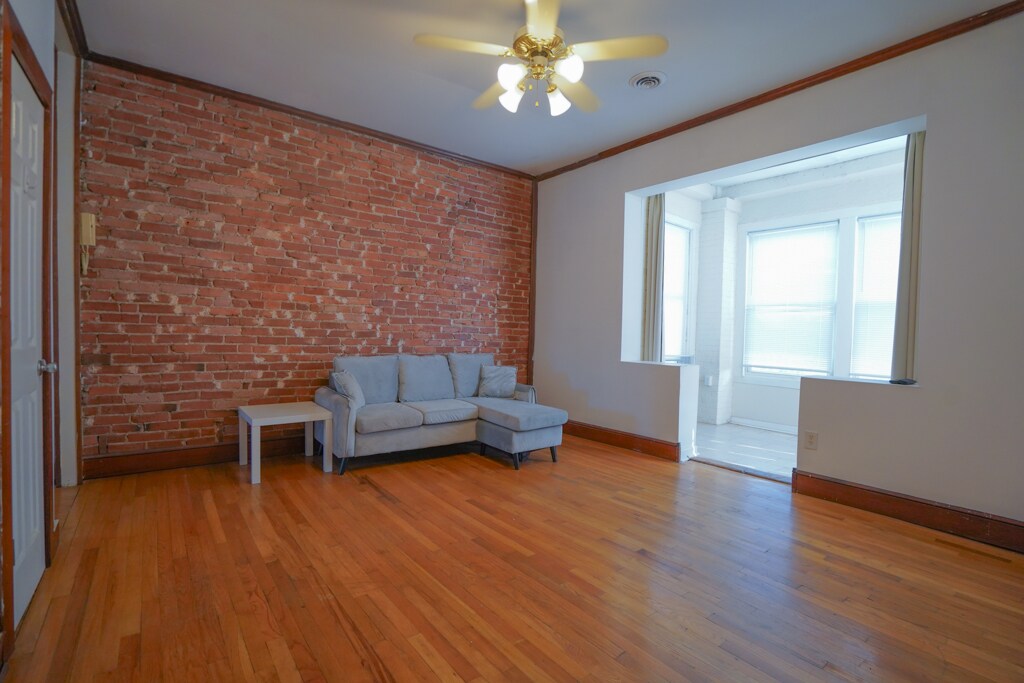 Building Photo - 5943 Kingsbury Ave