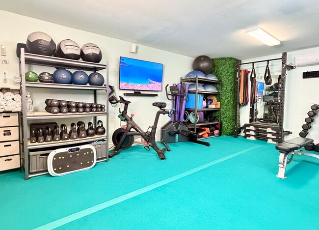 Building Photo - 509 S Willow Ave