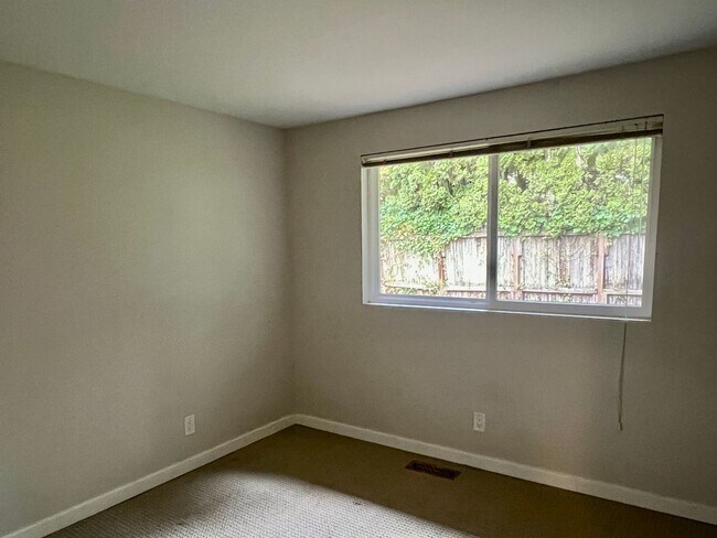 Building Photo - 4bd/2.5ba Bellevue Home