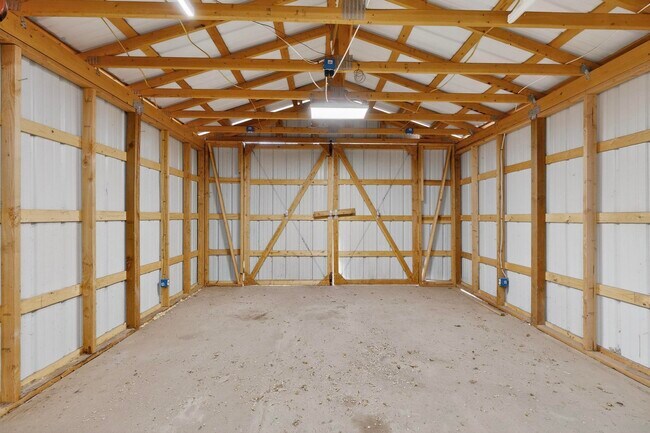 Building Photo - 6500 Martin Ct NE