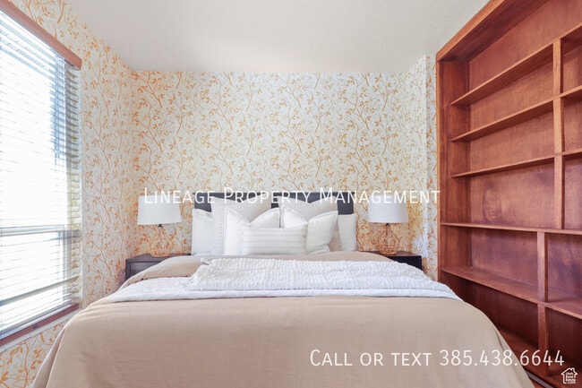 Building Photo - 4487 St Andrews Dr