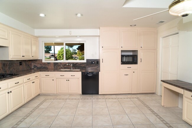 Building Photo - 18624 Kenya St