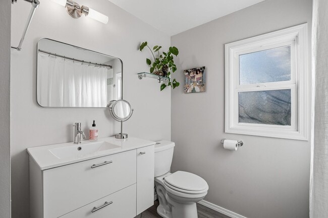 Building Photo - Charming SE Portland Bungalow with Dreamy Backyard Retreat & Stylish Updates