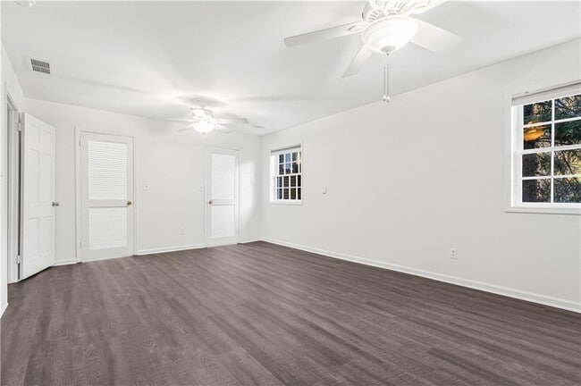 Building Photo - 2713 Briarlake Rd NE