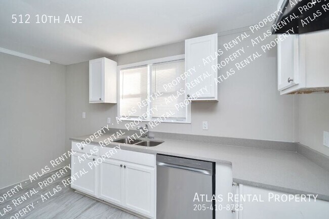 Building Photo - 512 10th Ave